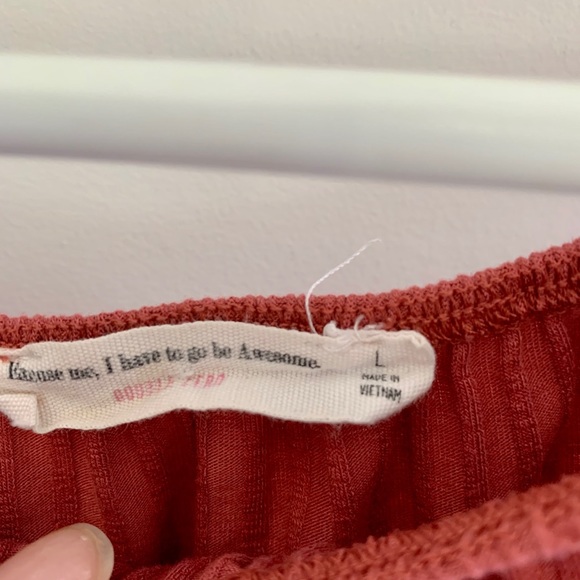 Crop top 🦋 $5 - Picture 2 of 2